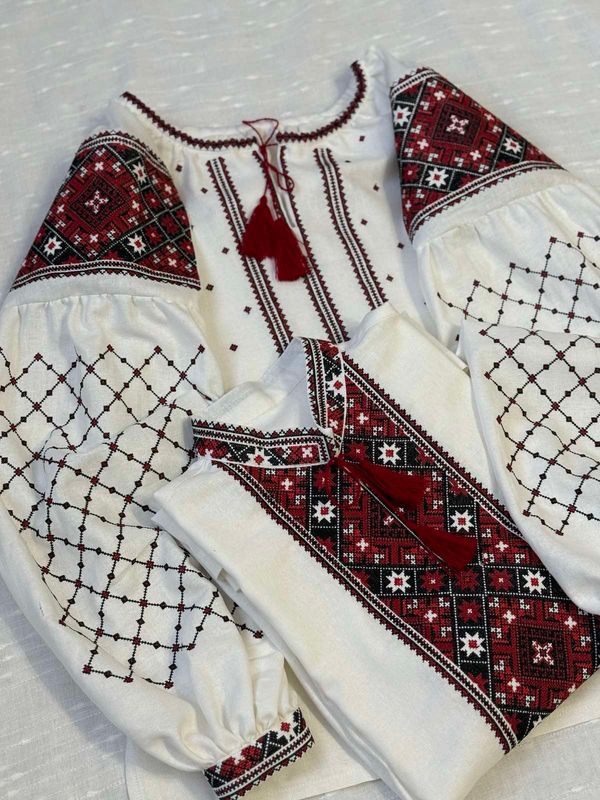 Пара вишиванок на білому льоні, жіноча та чоловіча вишиванка. Комплект вишиванок (Арт. 03771)