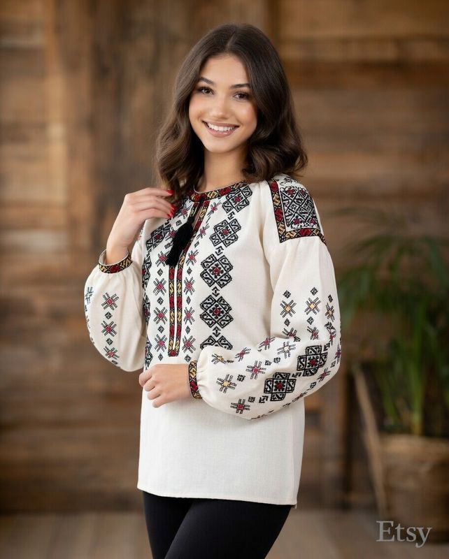 Вишиванка, жіноча вишивана блузка на сірому домотканому полотні (Арт. 03821)