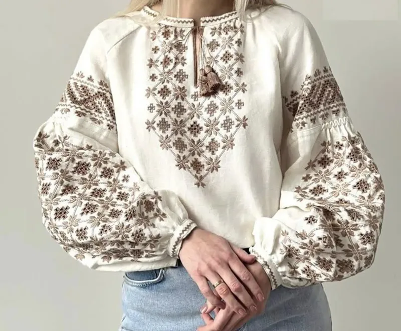 Вишиванка, жіноча вишивана блузка на сірому домотканому полотні (Арт. 03831)