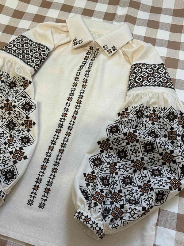 Вишиванка, жіноча вишивана блузка на молочному домотканому полотні (Арт. 03837)