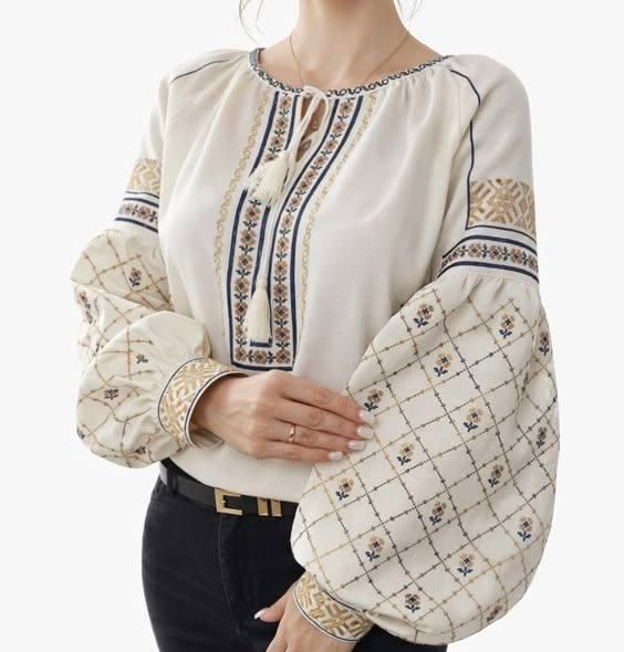 Вишиванка, жіноча вишивана блузка на молочному домотканому полотні (Арт. 03839)