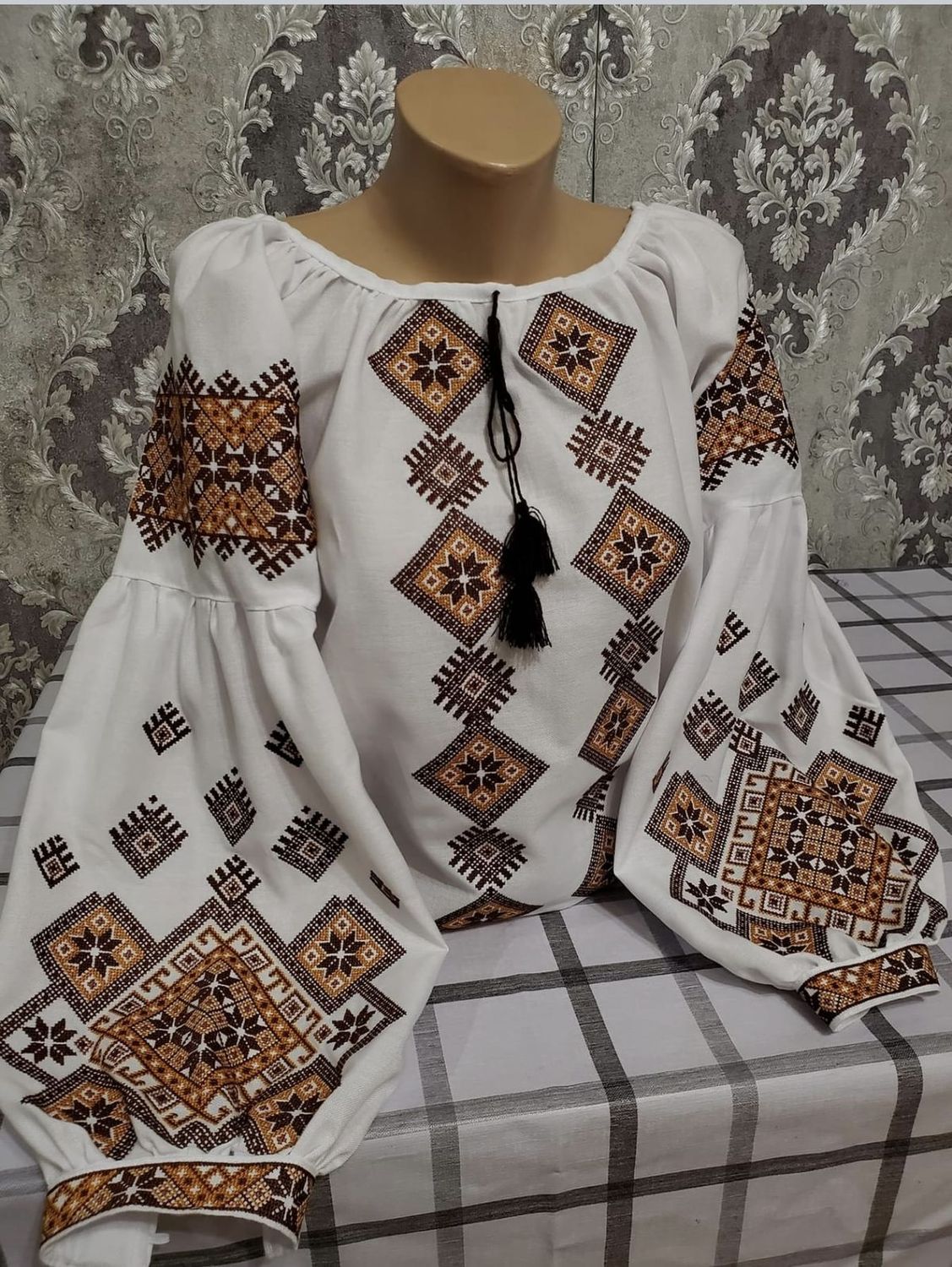 Жіноча вишиванка - вишивана сорочка з унікальним орнаментом (Арт. 03852)