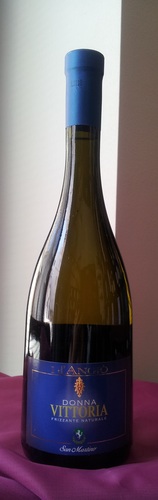 Btg 0,75 lt -Bianco Frizzante Naturale &quot;DONNA VITTORIA&quot; I.G.P. Puglia