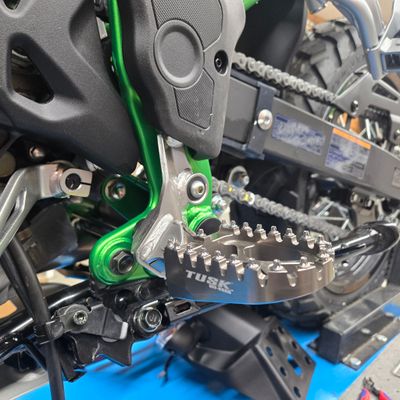 TUSK Billet Foot Pegs - Kawasaki KLE500 2026+ Footpegs