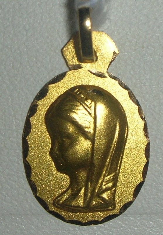 Virgen niña forma oval o lagrima
