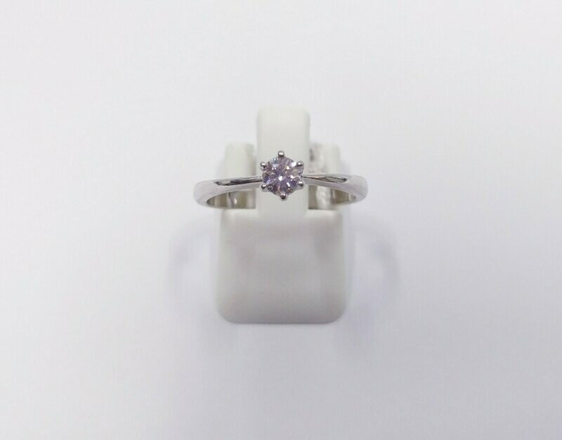 Solitario 18k con diamante natural