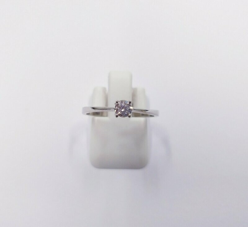 Solitario 18k con diamante natural