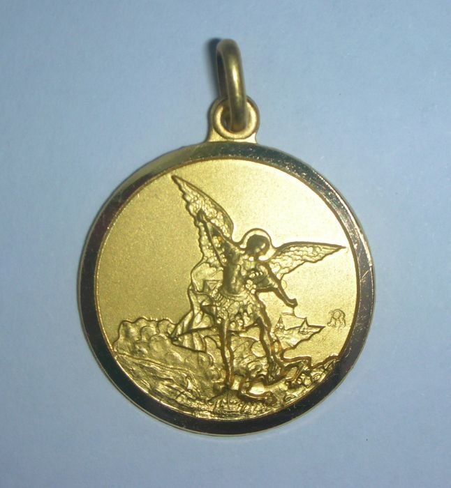 Medalla clásica de San Miguel Arcangel
