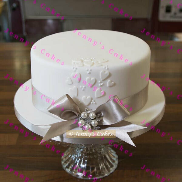 Gretna Green Round Vintage Style Wedding Cake Gretna Green Round Vintage Style Wedding Cake