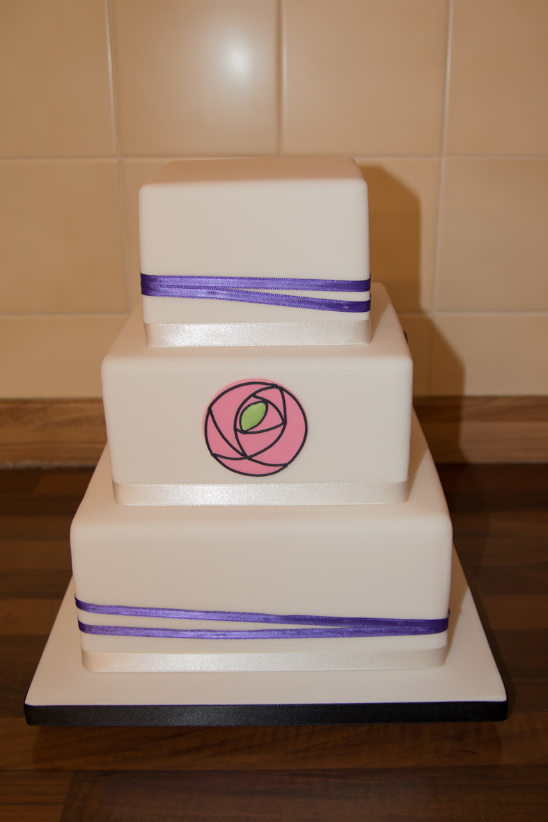 Simply Chic Mackintosh Plaque Wedding Cake Simply Chic Mackintosh Plaque Wedding Cake