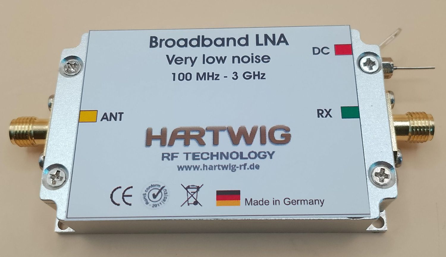 Preamplifier Broadband LNA, very low noise 100 - 3000 MHz