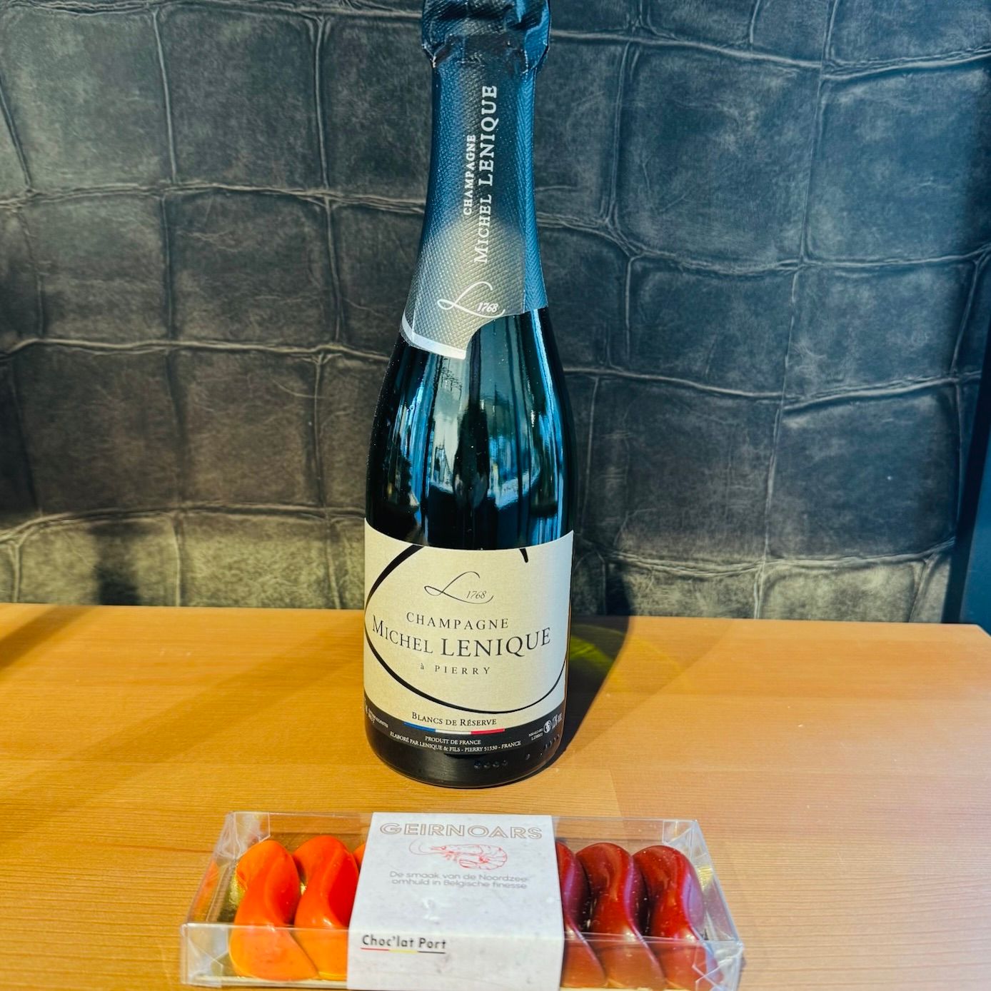Gift Set with Lenique Michel Champagne and Geirnoars