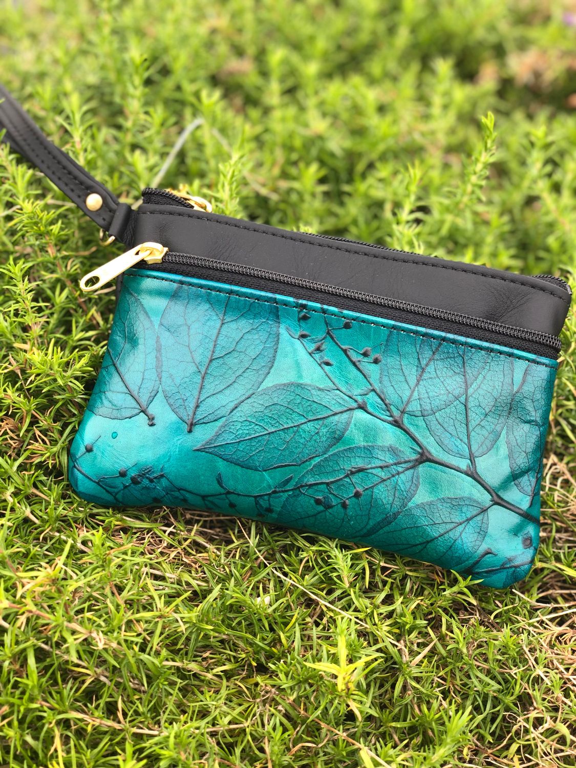 2 Zipper Wristlet - Leaf Leather