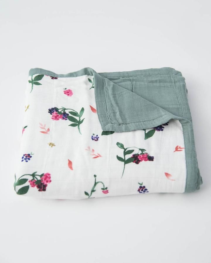 Deluxe Muslin Quilt- Berry Patch