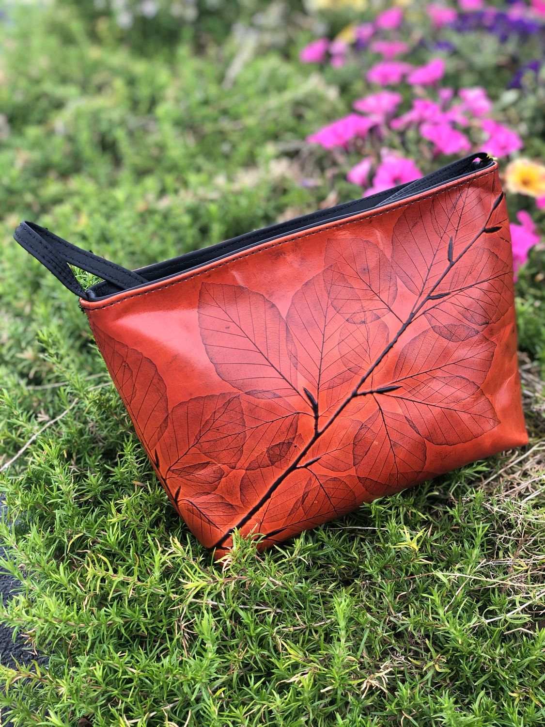 Medium Zipper Bag - Leaf Leather