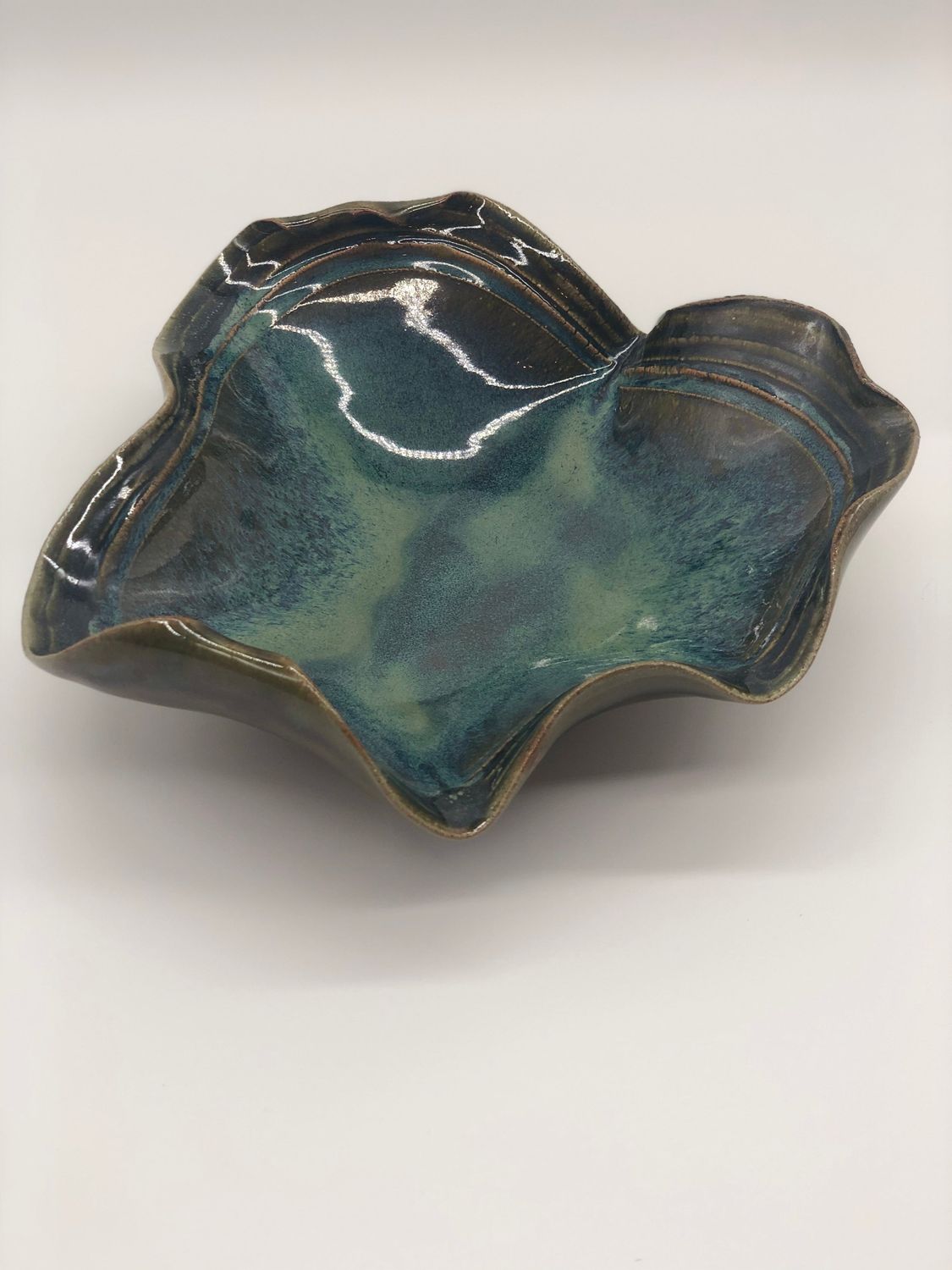 Scalloped Edge Leaf Bowl in Blue and Green