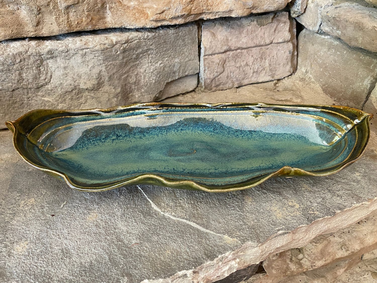 Scalloped leaf plate