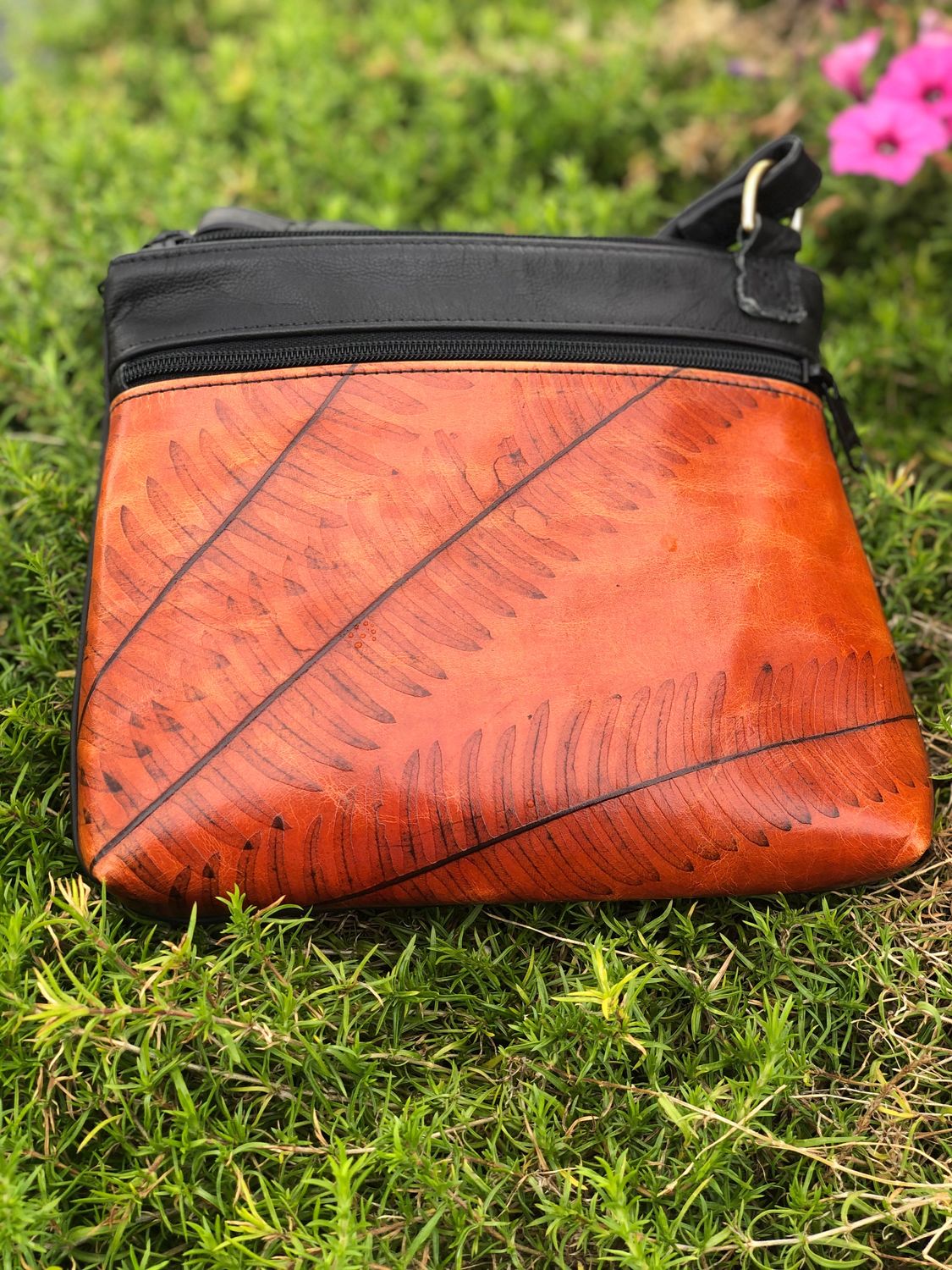 Small Messenger Bag - Leaf Leather