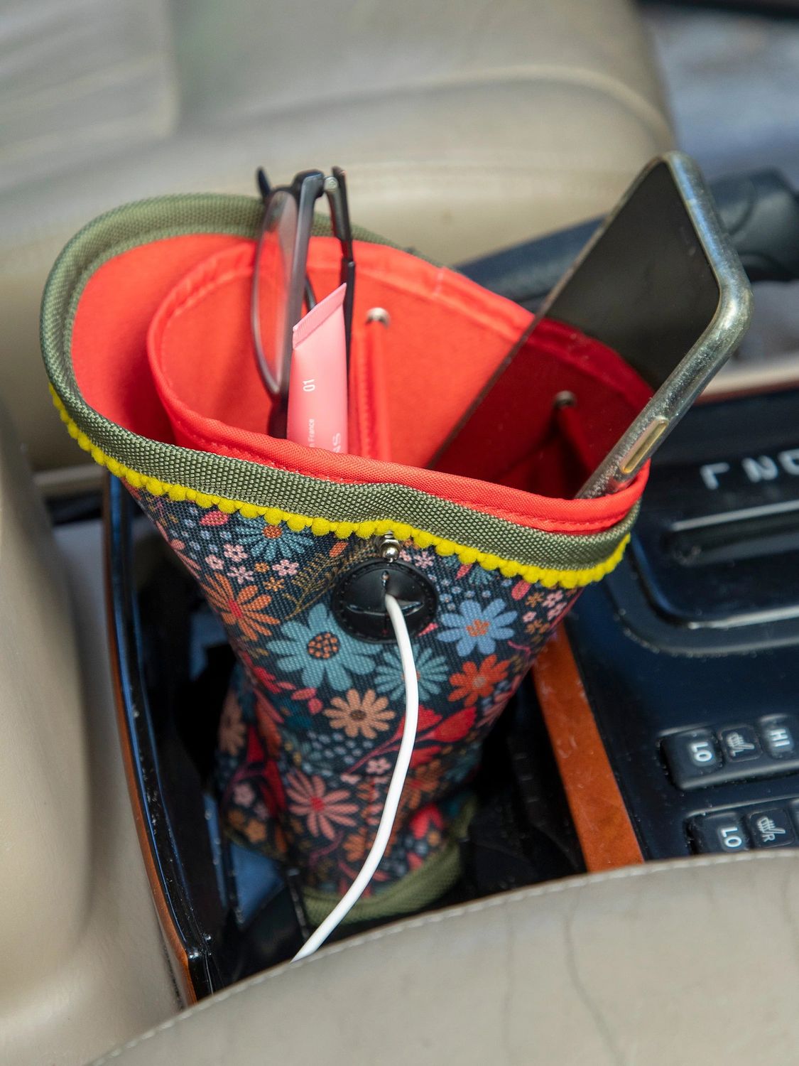 Car Cup Holder Organizer, Color: Blue Daisies