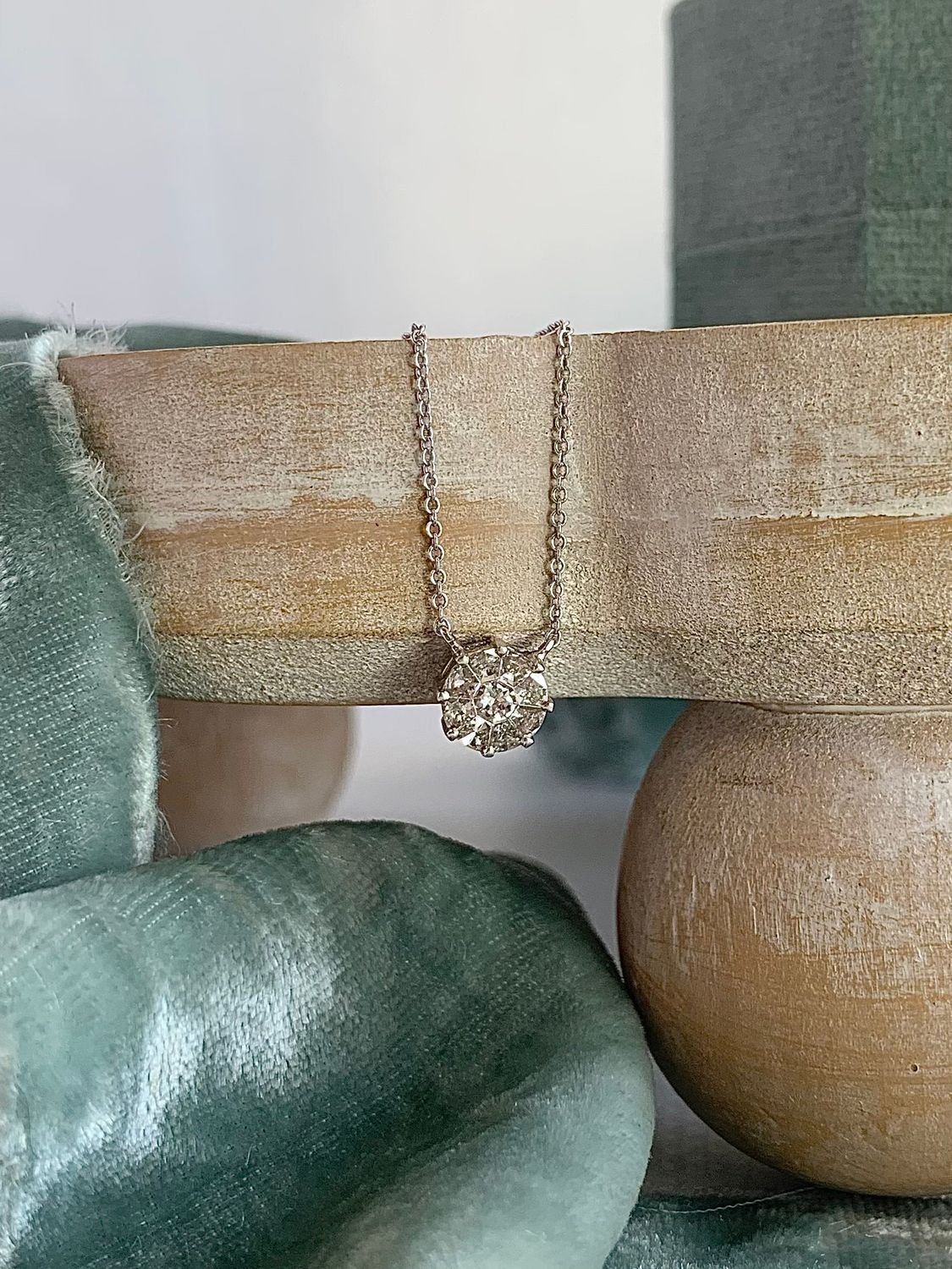 Illusion Set Round Diamond 18k White Necklace