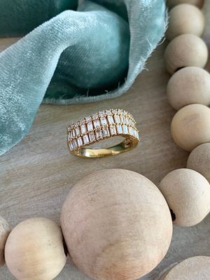 Wave Diamond 18k Yellow Gold Band