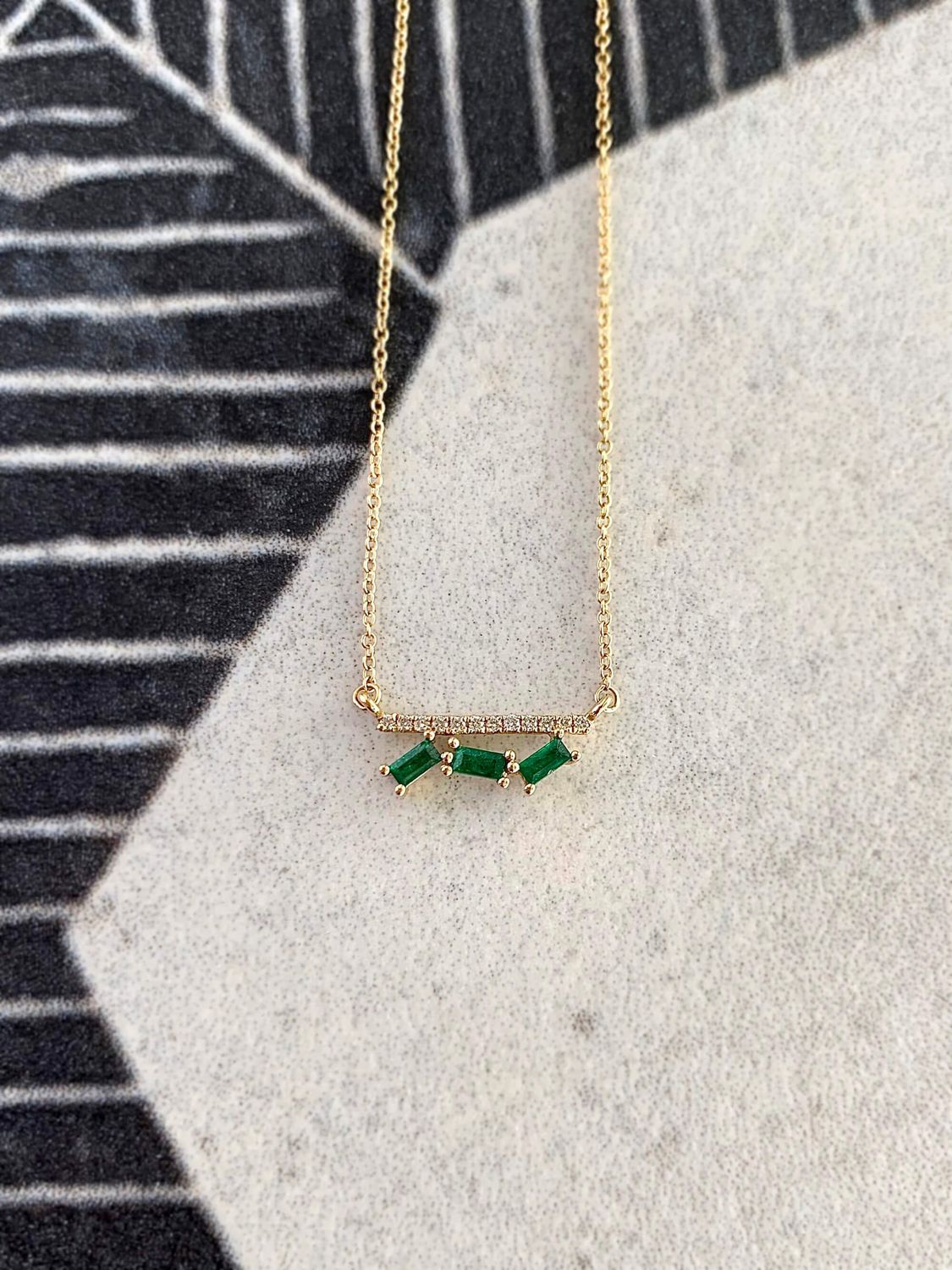 Emerald Green Seedlings Diamond 18k Yellow Gold Necklace