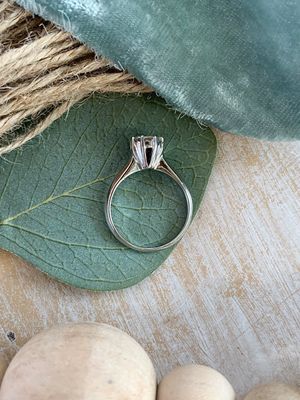 Novella Illusion Set Diamond 18k White Gold Engagement Ring