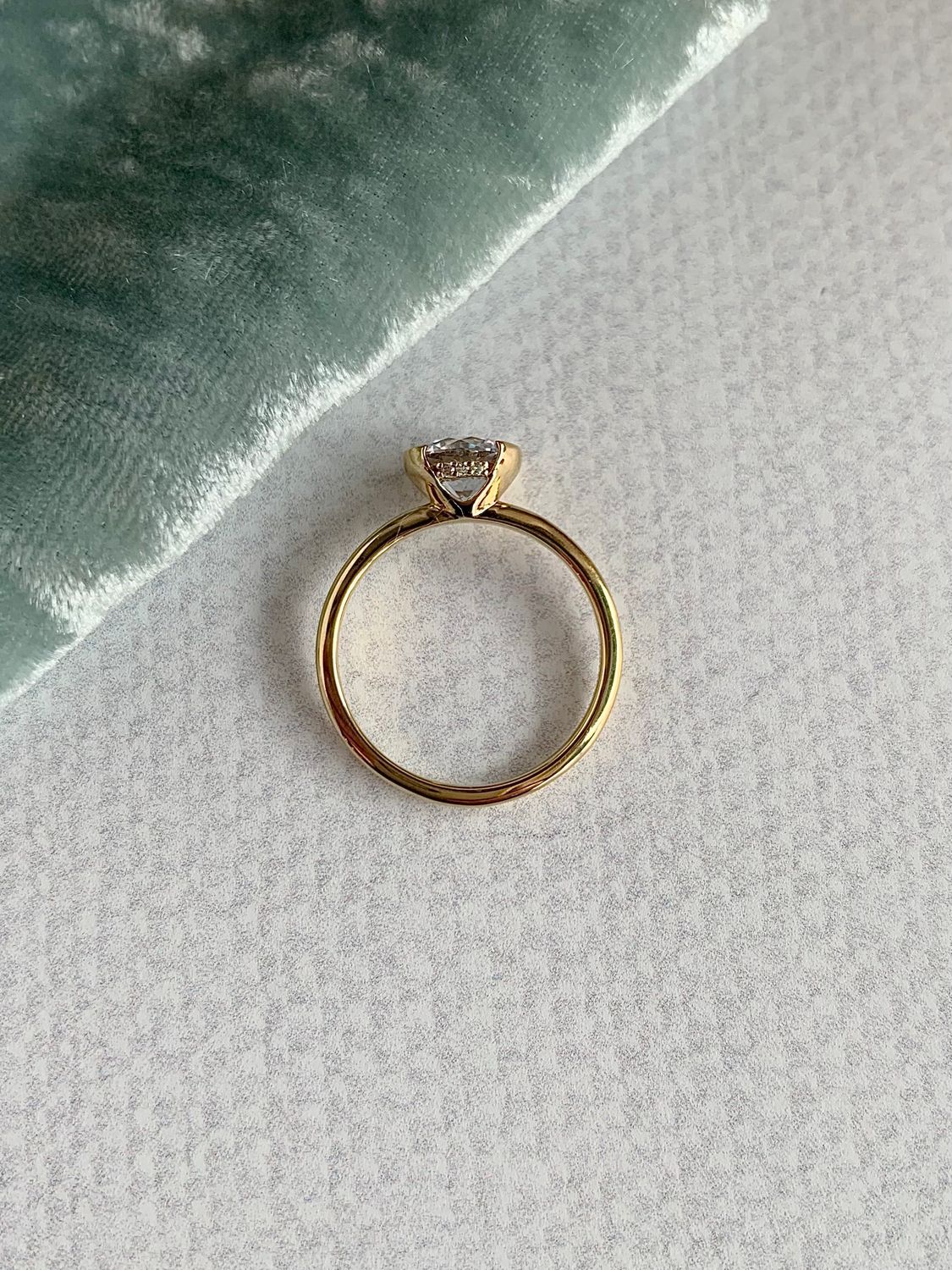 Amira Round Brilliant Cut 1.0 ct Lab Diamond Center with .015ct Accent Diamonds 14k Yellow Gold Engagement Ring
