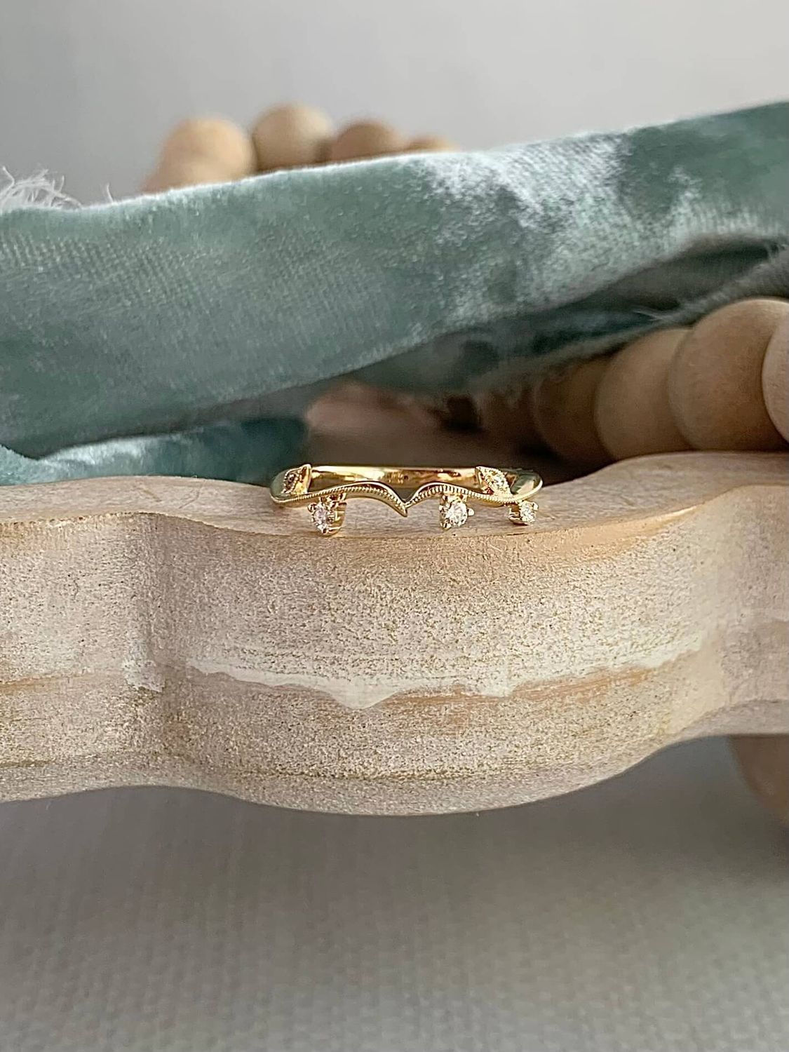 Leafy Milgrain Diamond 14k Yellow Gold Wedding Ring