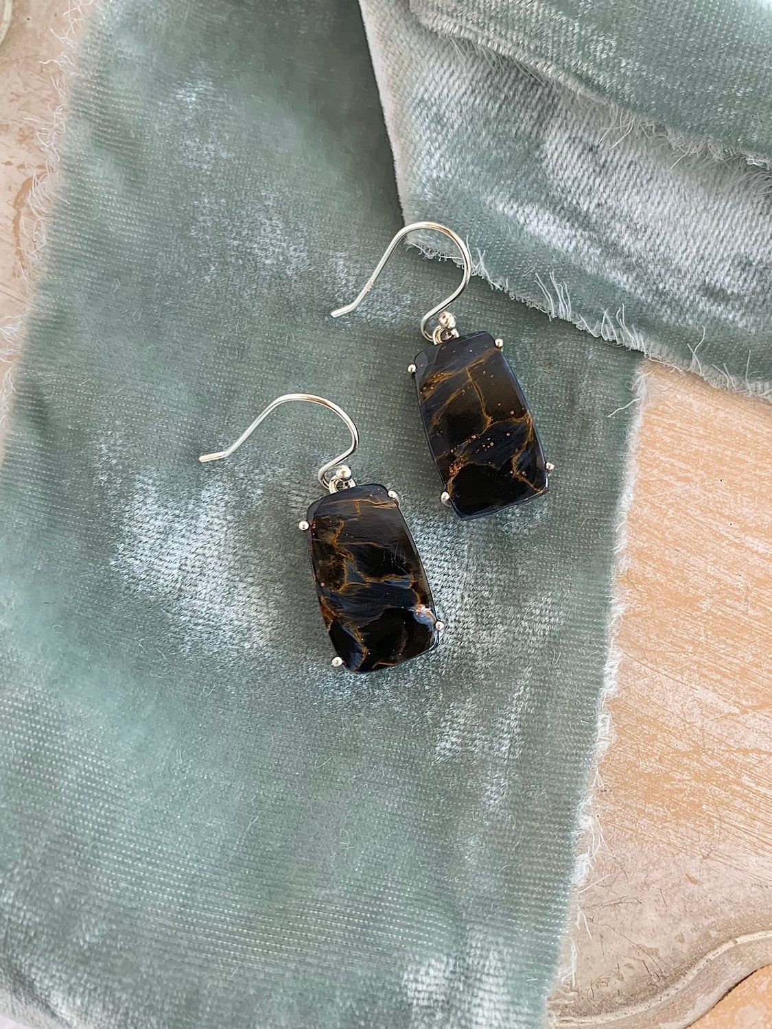 Dreamy Piertersite Silver Earrings