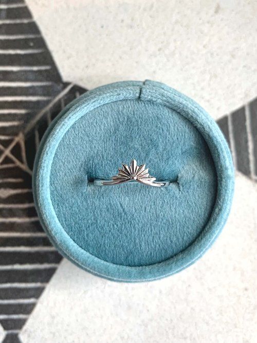 Fan Flair Contour 14k White Gold Wedding Band