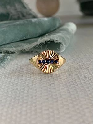 Signet Sapphire Radiant 18k Yellow Gold Ring