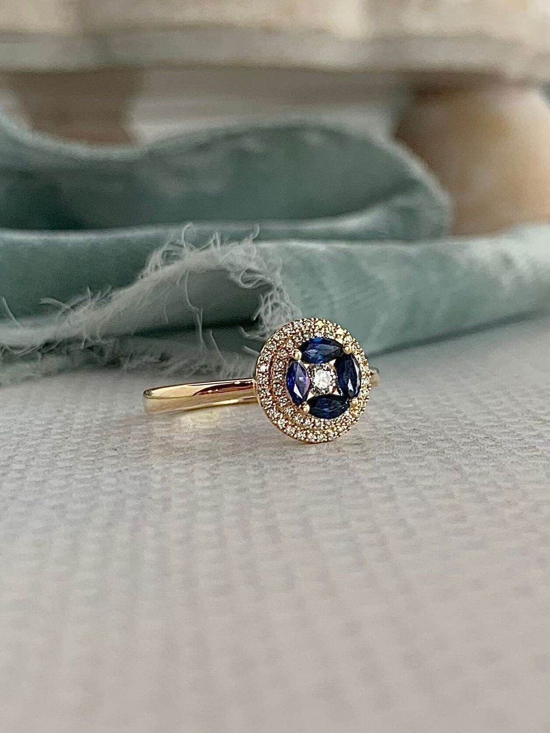 Sapphire & Diamond Flower 18k Yellow Gold Ring