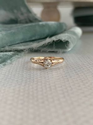 Estate Victorian Diamond Carved 14k Yellow Gold Engagement Ring