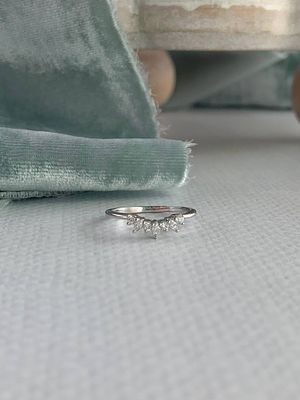 Graceful 1/6ctw Lab Diamond 14k White Contour Band