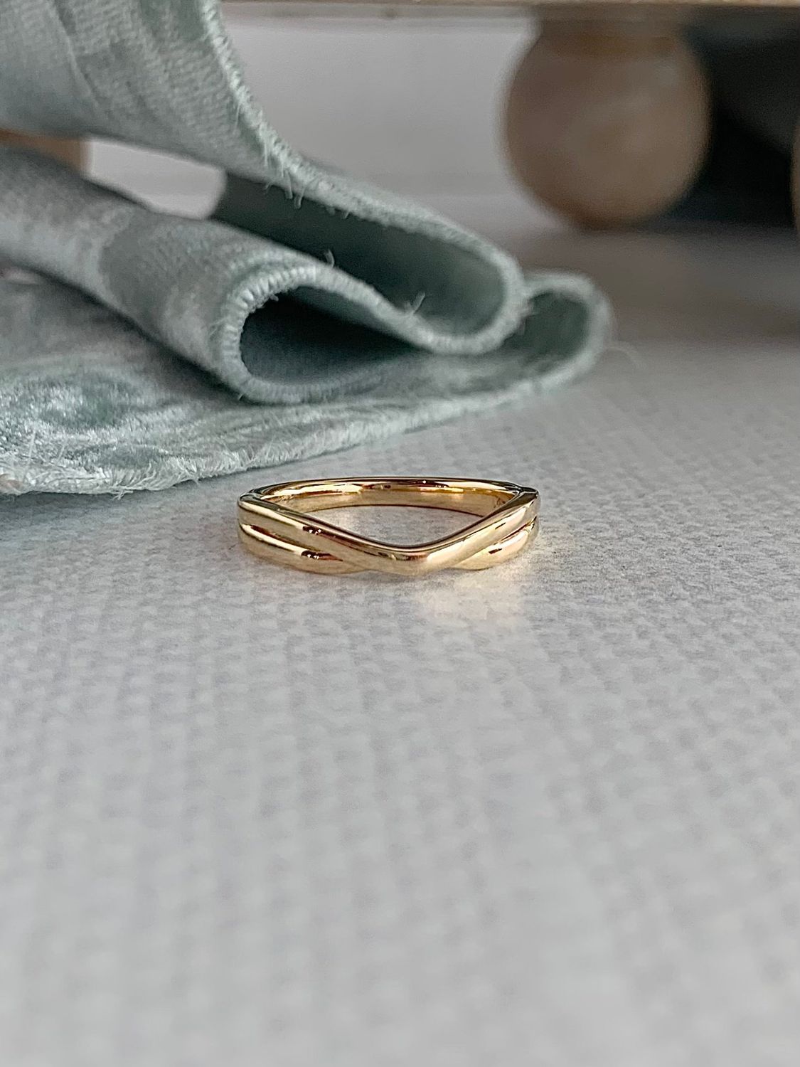 Gentle V Contour Yellow Gold Band