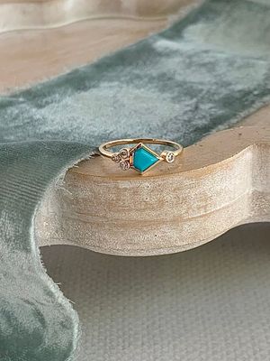 Kite Turquoise Diamond 18k Yellow Gold Ring