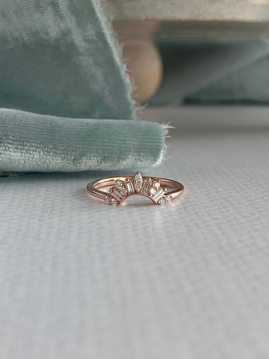 Barlow Round & Baguette 1/5 ctw natural diamond 14k rose contour band
