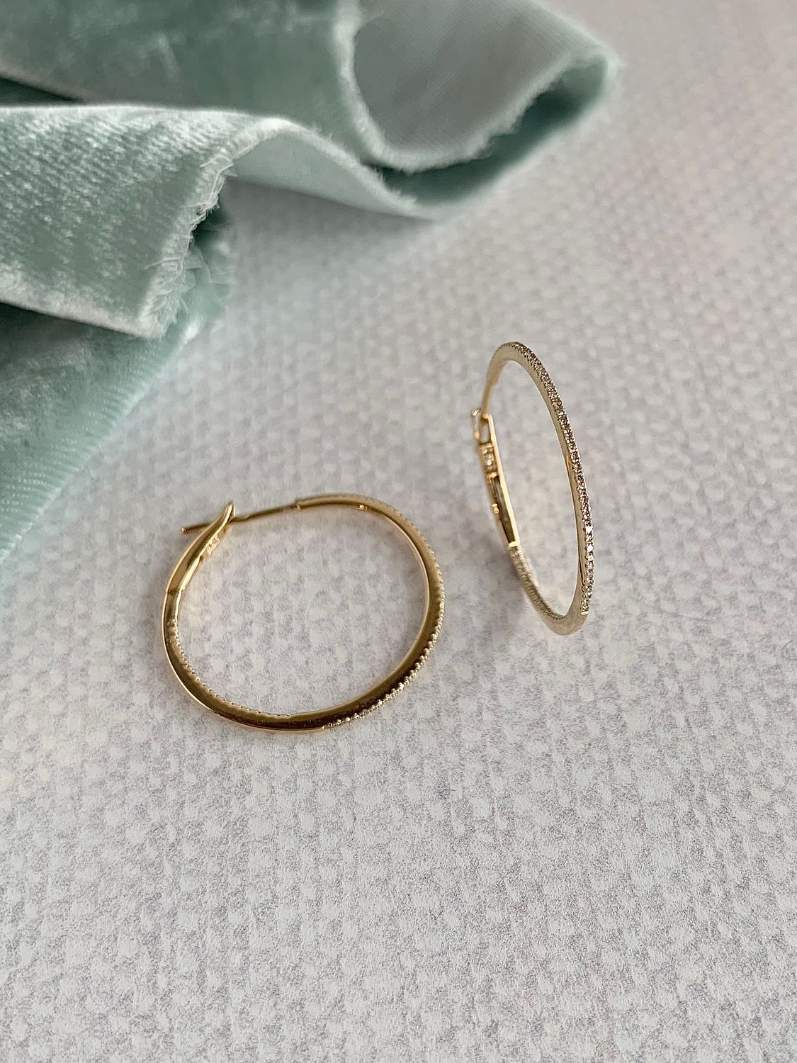 Classic 1-inch Diamond .24ctw 18k Yellow Gold Thin hoop Earrings