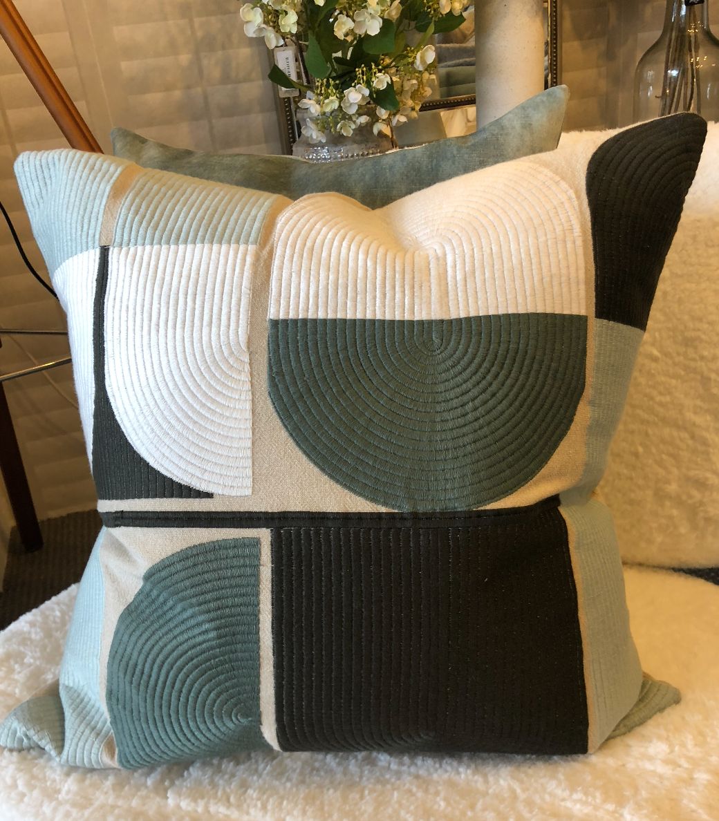 Ezra Cushion