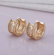Gold crisscross Huggie