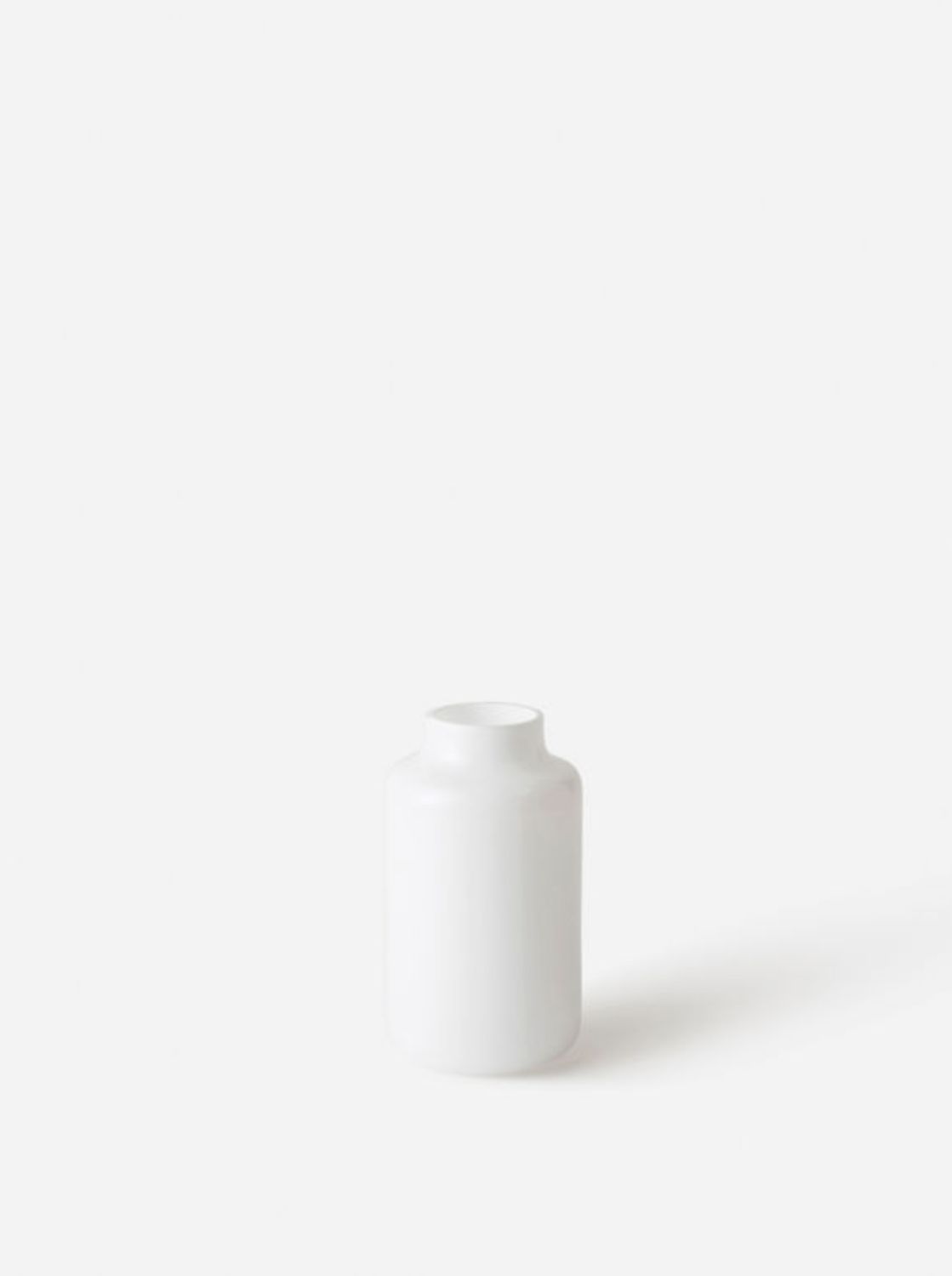 Magnolia Vase - Opal White