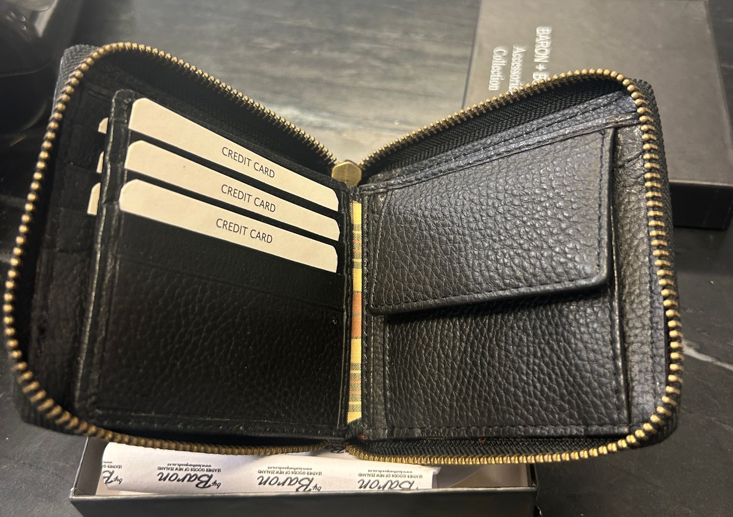 Mens Bifold Wallet w/ Zip - Black