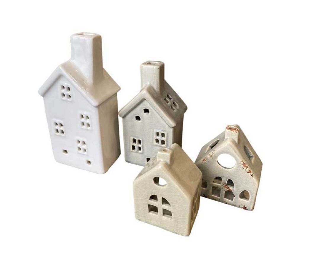 House with 4 windows tealight