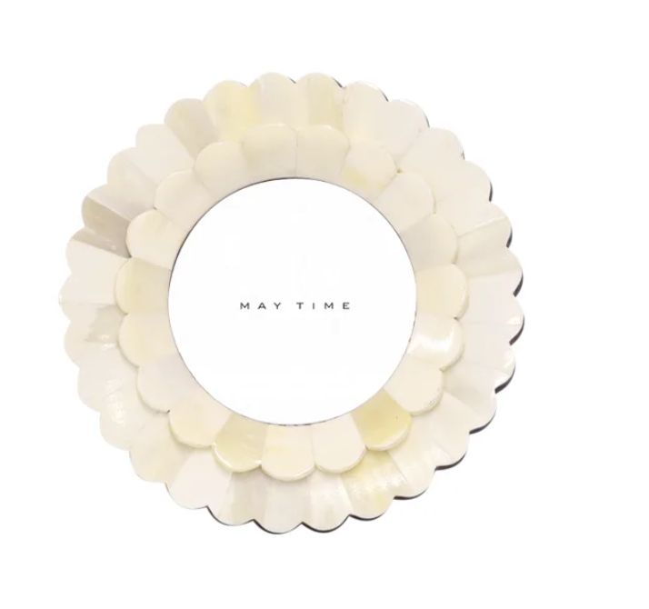 Scalloped Round Frame