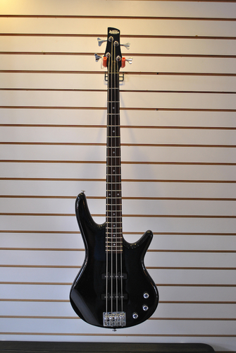Ibanez GIO 4 Cuerdas Pastillas Activas