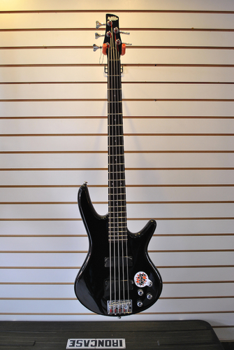Ibanez GIO 5 Cuerdas Pastillas Activas