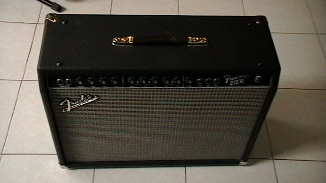 FENDER FRONTMAN 212 R