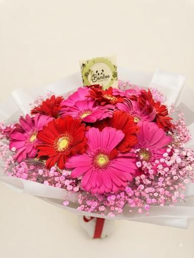 Ramo "Alegría en Rosa" – 12 Gerberas Rosas