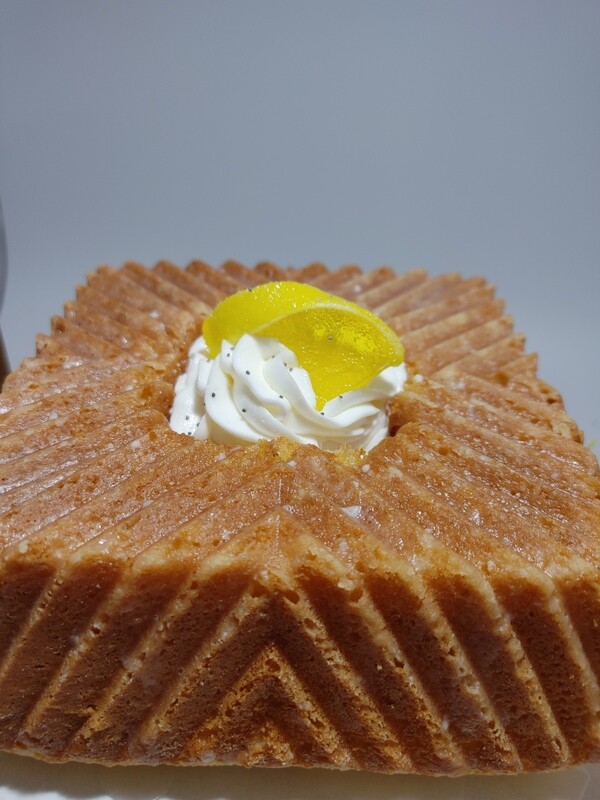 Lemon Poppyseed Bundt Cake, Large
